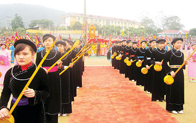 Biểu diễn hát Then tại lễ đón nhận Di sản văn hóa phi vật thể quốc gia.